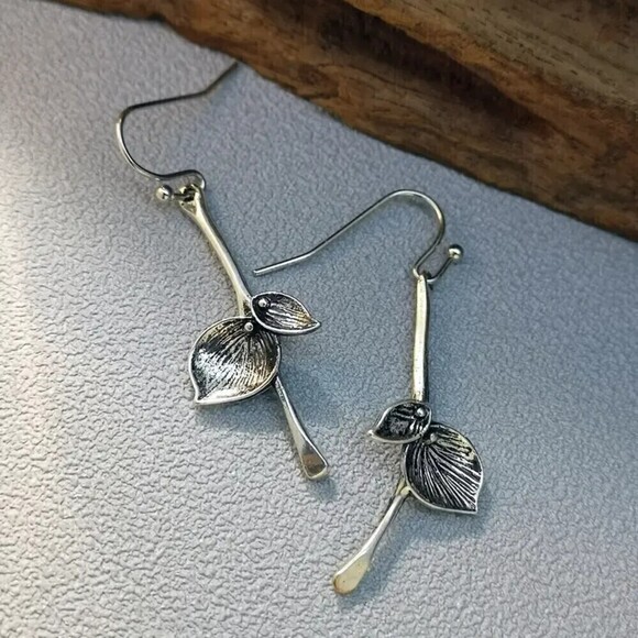 New - Bohemian Simple Leaf Earrings - Picture 6 of 7